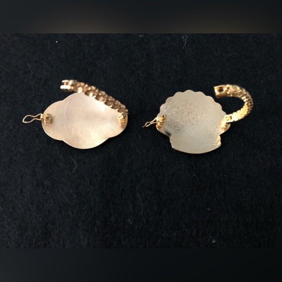 Scarf clips- set of two. Eliminate the hassle of tying that perfect knot! - Picture 5 of 9